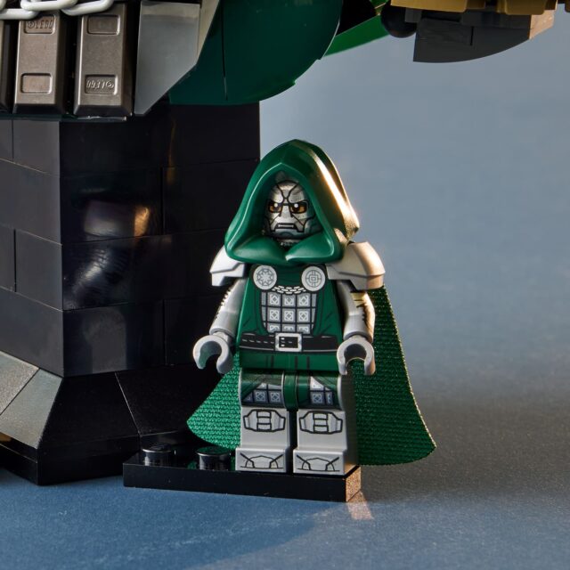 LEGO Marvel 76345 Doctor Doom Bust