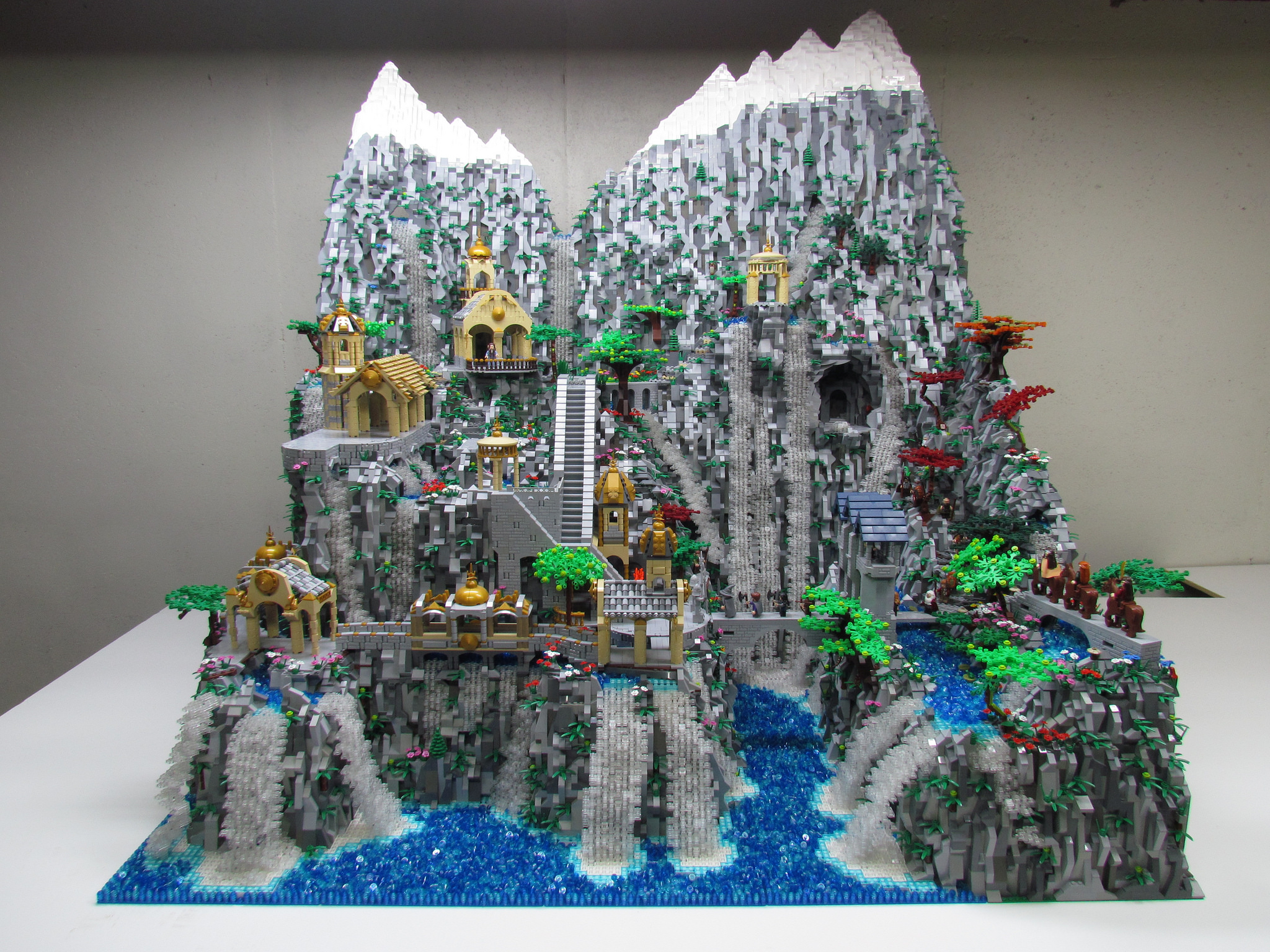 Lego Seigneur des Anneaux : le Conseil d'Elrond à Fondcombe / Rivendell -  La Boutique de la Terre du Milieu - Elrond's Library