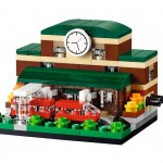 LEGO Bricktober 40142 Bricktober Train Station 01