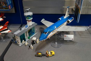 LEGO City 60104 Airport 2