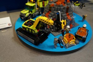 LEGO City 60124 Volcano Exploration Base 3