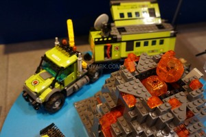 LEGO City 60124 Volcano Exploration Base 4