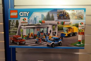 LEGO City 60132 Service Station 1