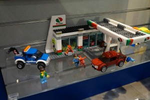 LEGO City 60132 Service Station 3