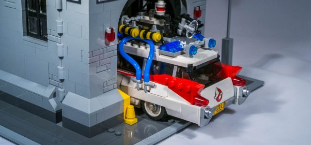 LEGO Ghostbusters Ecto-1 rentre-t-il dans le QG ?