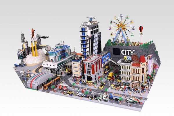 LEGO City fusée décollage ville