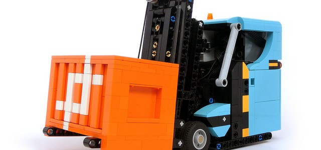 Un chariot élévateur de compétition ! LEGO chariot élévateur