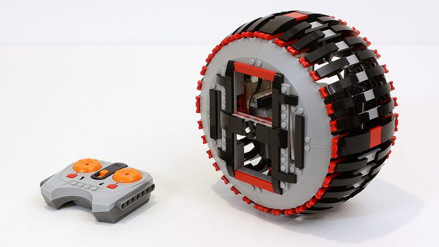 Roue LEGO télécommandée