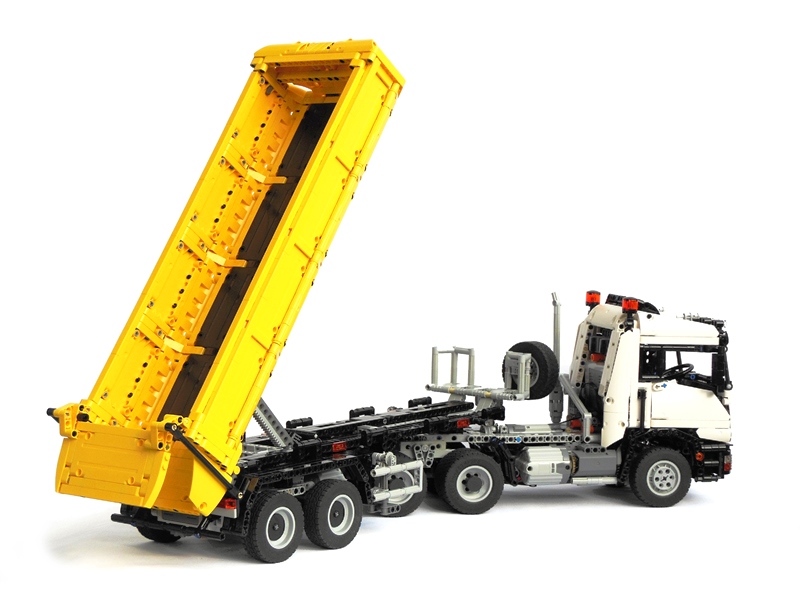 Camion LEGO Technic 6x6 totalement contrôlable à distance - HelloBricks