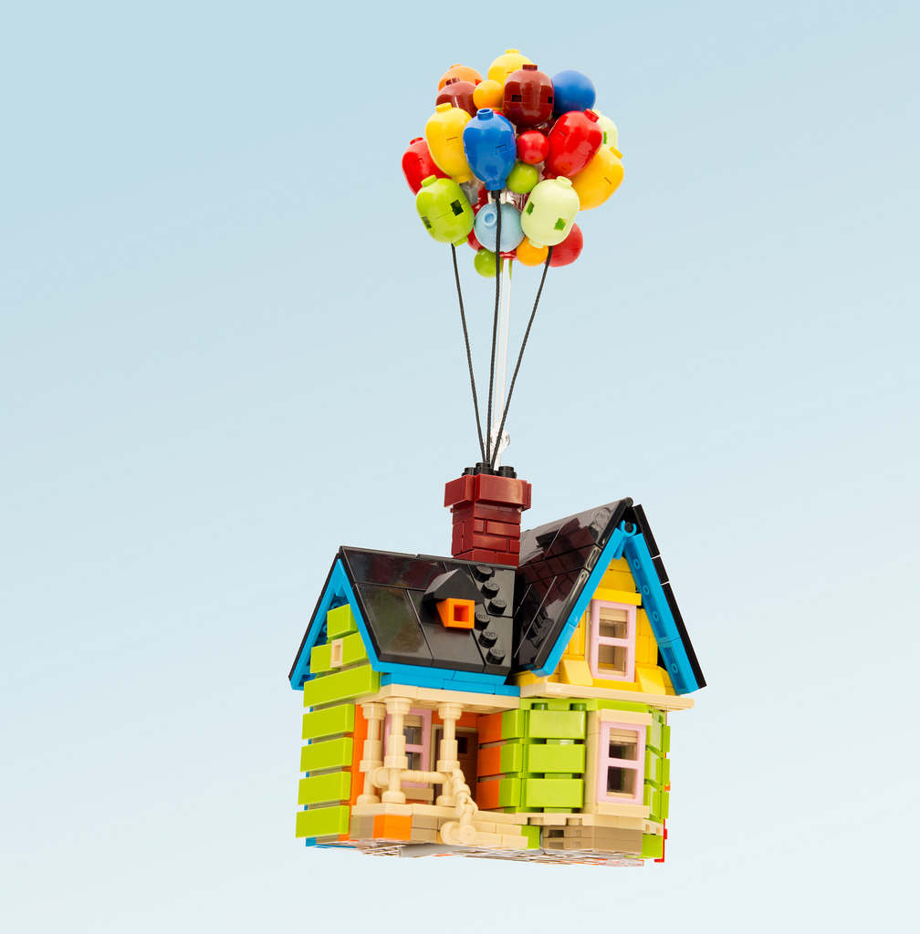 Làhaut (Up) HelloBricks
