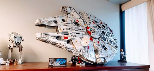 Support vertical LEGO 75192 Millennium Falcon UCS