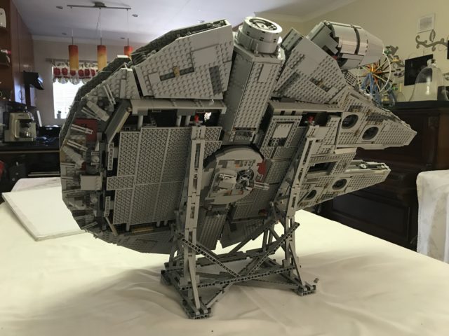 Support vertical LEGO 75192 Millennium Falcon UCS