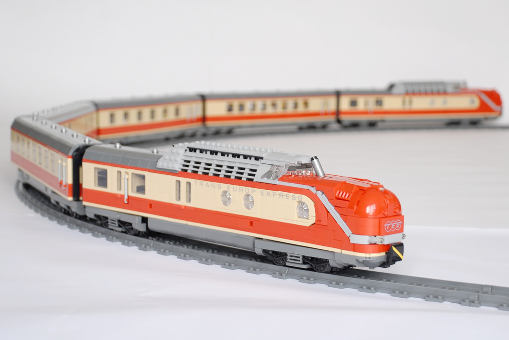 501 - JOUEF - HO - Trans Europ Express set including a JOUEF type CC