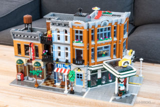 REVIEW LEGO 10264 Modular Corner Garage 10246