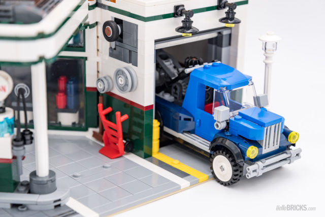 REVIEW LEGO 10264 Modular Corner Garage