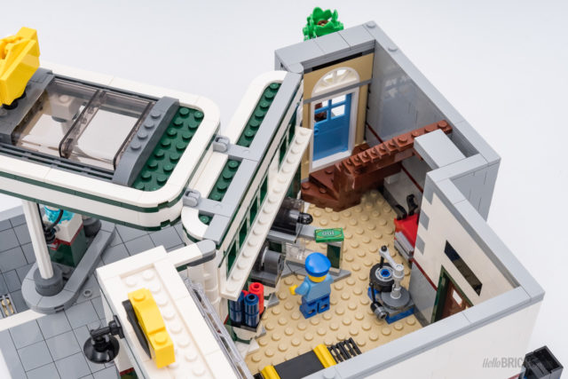 REVIEW LEGO 10264 Modular Corner Garage