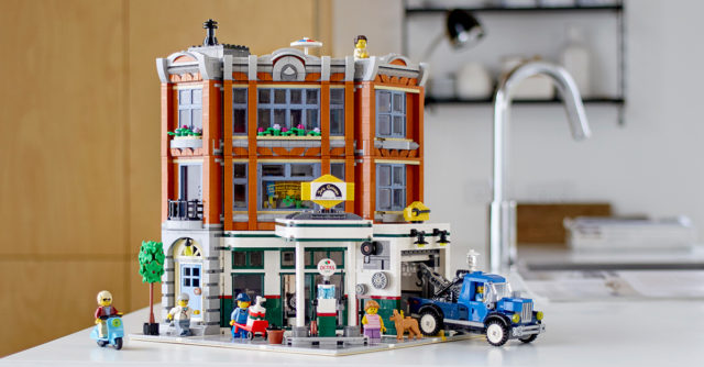 video designer LEGO Creator Expert 10264 Corner Garage