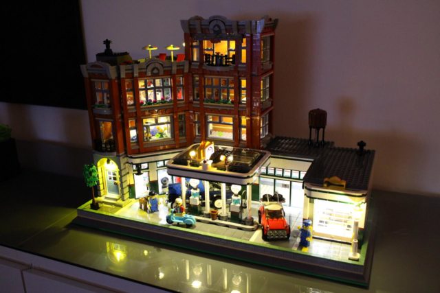 Double modular LEGO 10264 Corner Garage