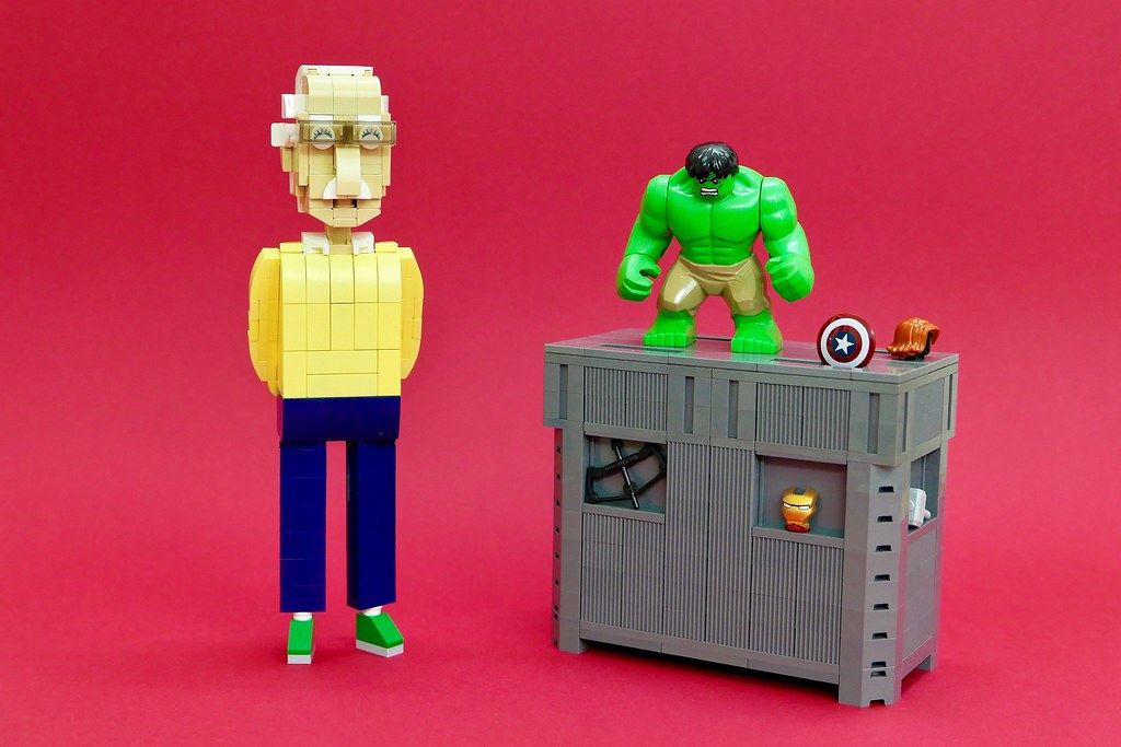 Stan Lee, Father of Marvel - HelloBricks