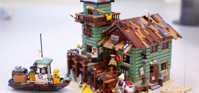 LEGO Hidden Side boat Old Fishing Store