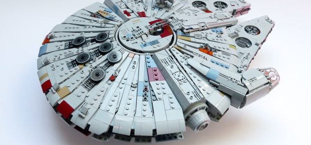 LEGO Midscale Millennium Falcon