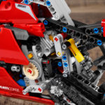 LEGO Technic 42107 Ducati Panigale V4 R