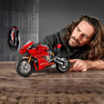 LEGO Technic 42107 Ducati Panigale V4 R