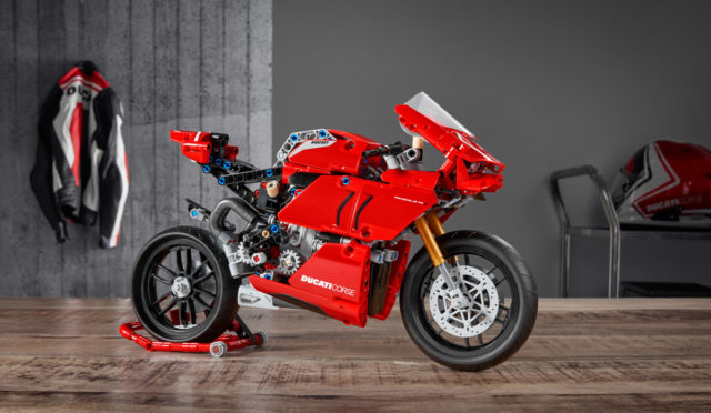 LEGO Technic 42107 Ducati Panigale V4 R