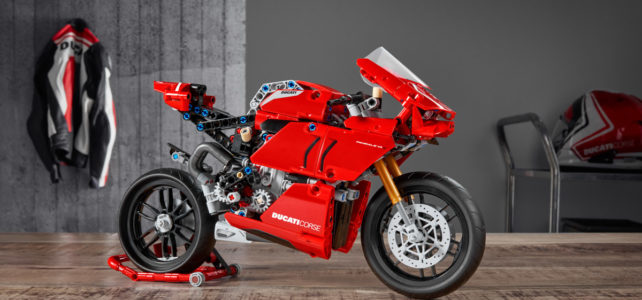 LEGO Technic 42107 Ducati Panigale V4 R