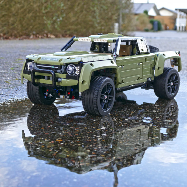 Land Rover Defender LEGO Technic 42110 B Model