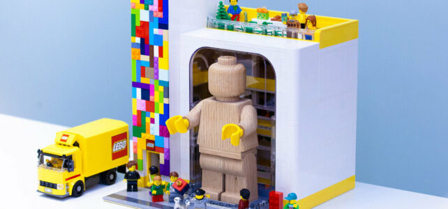 Modular LEGO Store 853967 Wooden Minifigure