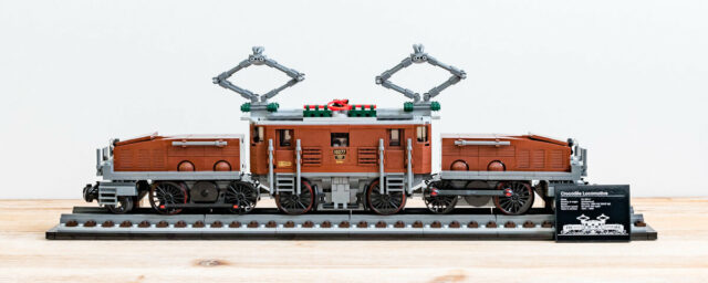 LEGO 10277 Crocodile Locomotive