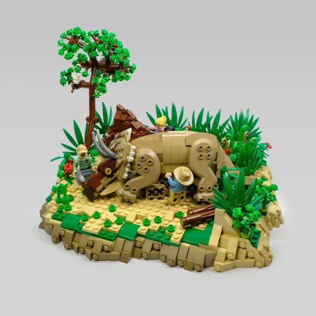 LEGO Jurassic Park sick Triceratops