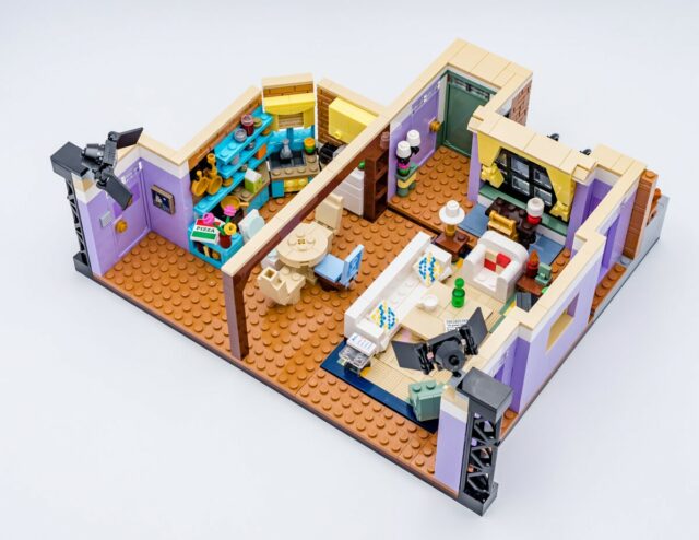 Review LEGO 10292 F⋅R⋅I⋅E⋅N⋅D⋅S The Apartments : will I be there for you ?  - HelloBricks