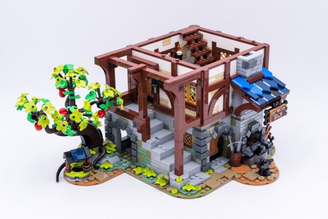 Review LEGO Ideas 21325 Medieval Blacksmith