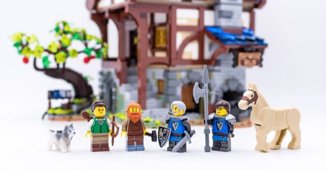 Review LEGO Ideas 21325 Medieval Blacksmith