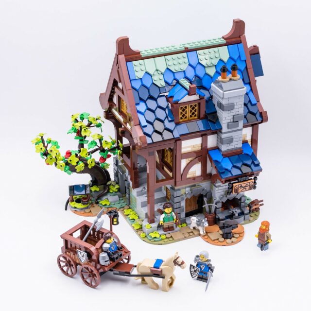 Review LEGO Ideas 21325 Medieval Blacksmith