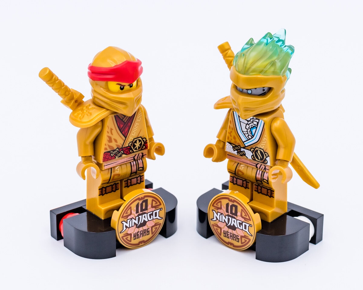 LEGO Ninjago Legacy 2021 : les minifigs dorées 10e anniversaire -  HelloBricks