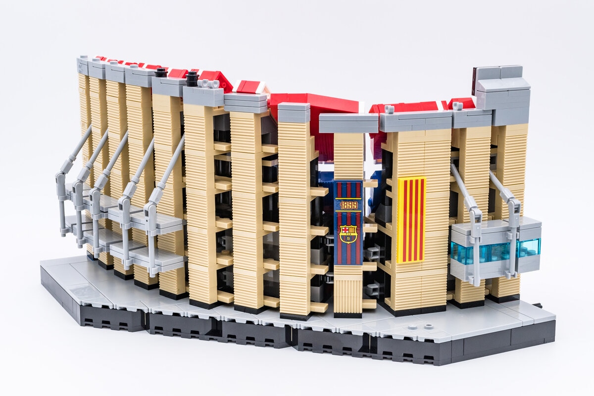 Review LEGO 10284 Camp Nou FC Barcelona - HelloBricks