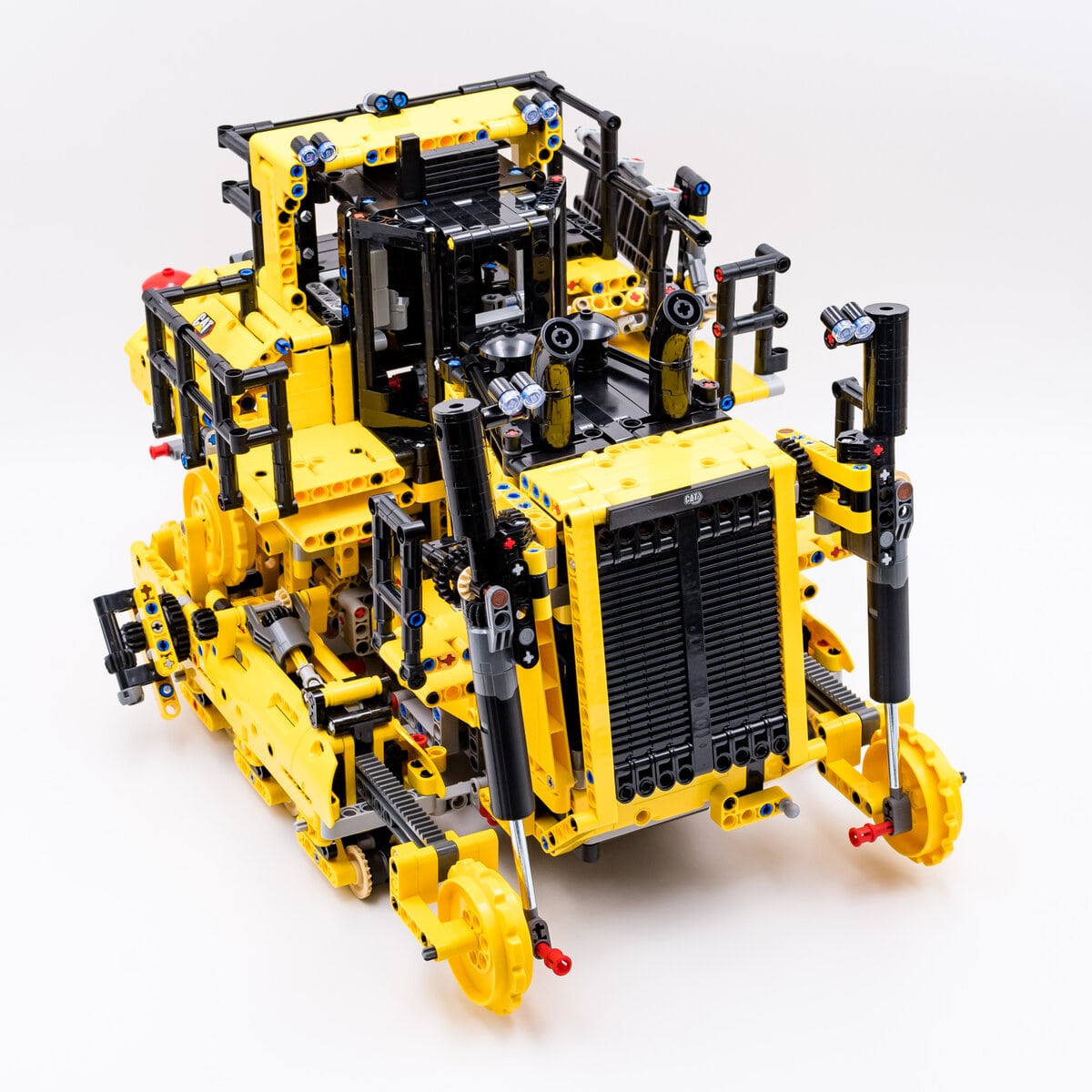 Review LEGO Technic 42131 App-Controlled Cat D11 Bulldozer - HelloBricks