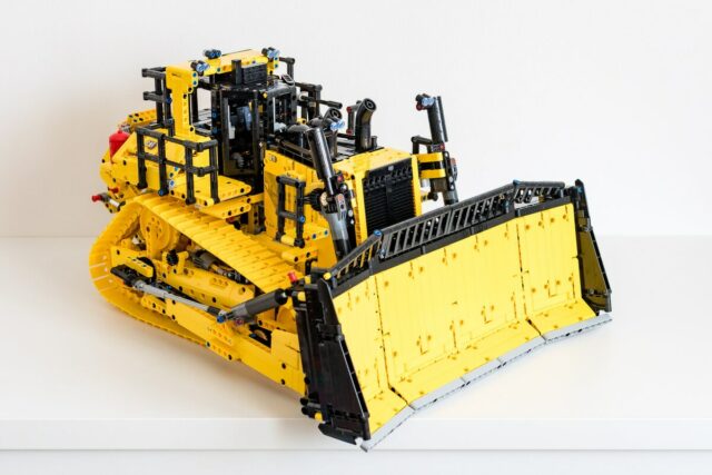 LEGO Technic 42131 Cat D11 Bulldozer