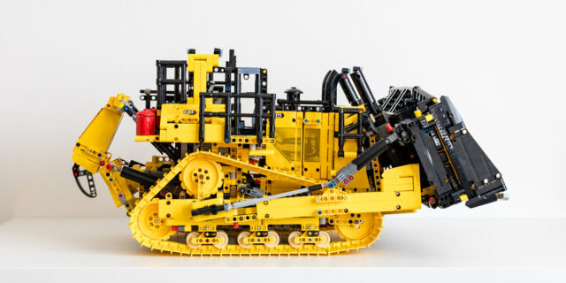 LEGO Technic 42131 Cat D11 Bulldozer