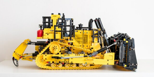 LEGO Technic 42131 Cat D11 Bulldozer