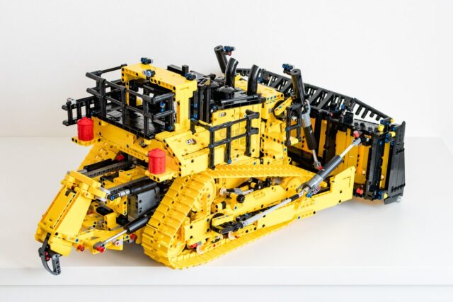 LEGO Technic 42131 Cat D11 Bulldozer