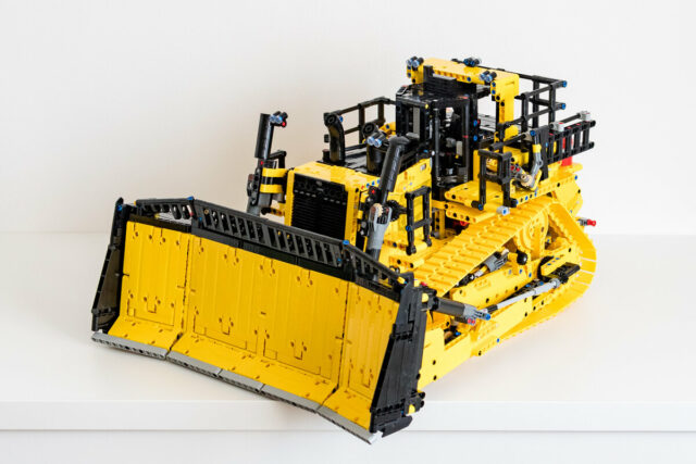 LEGO Technic 42131 Cat D11 Bulldozer