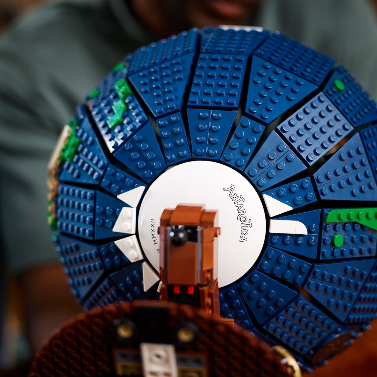 Nouveauté LEGO Ideas 21332 The Globe : l'annonce officielle