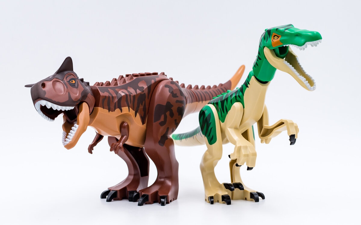 LEGO Jurassic World : Carnotaurus vs. Baryonyx - HelloBricks