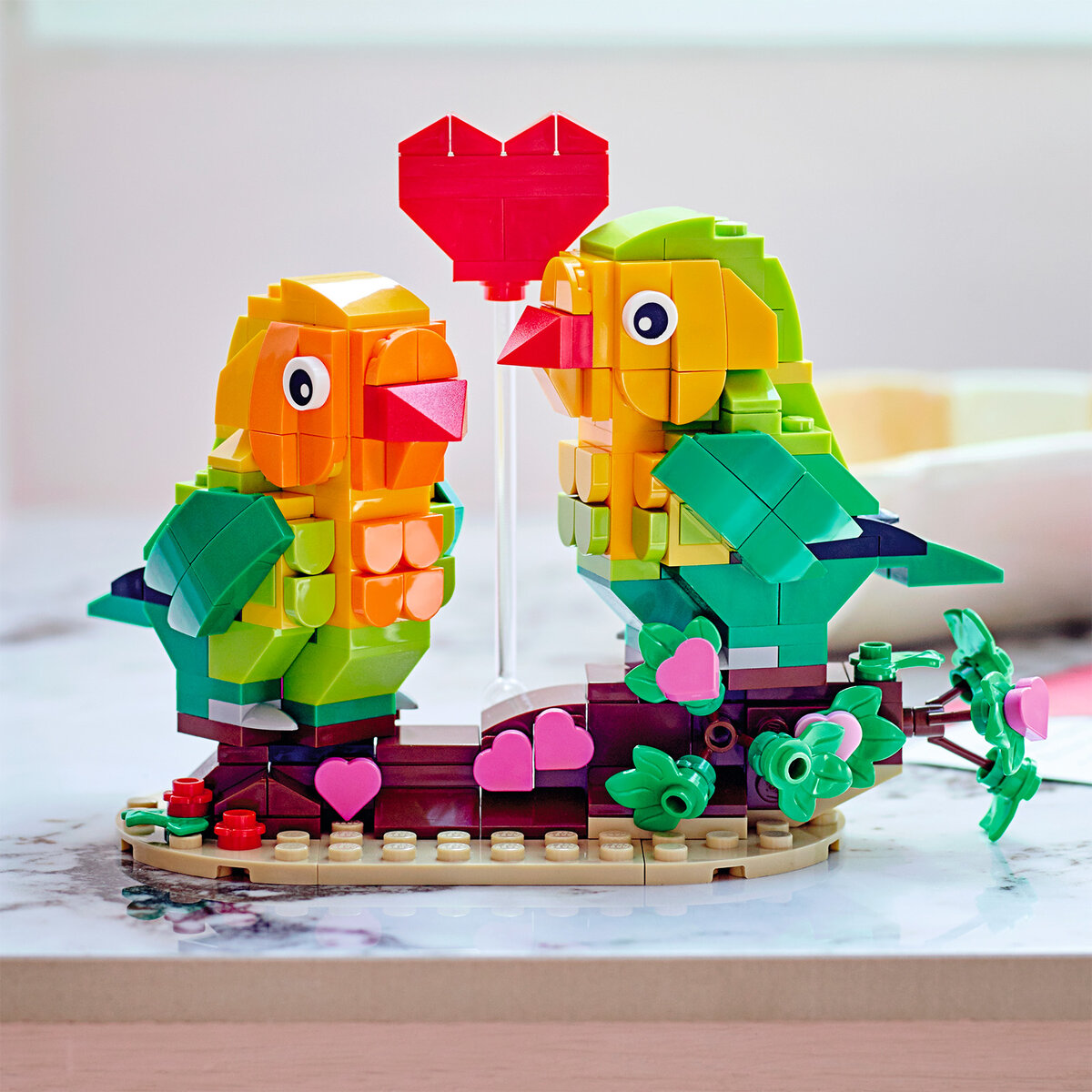 Nouveautés LEGO Seasonal 40522 Valentine Lovebirds & 40523 Easter