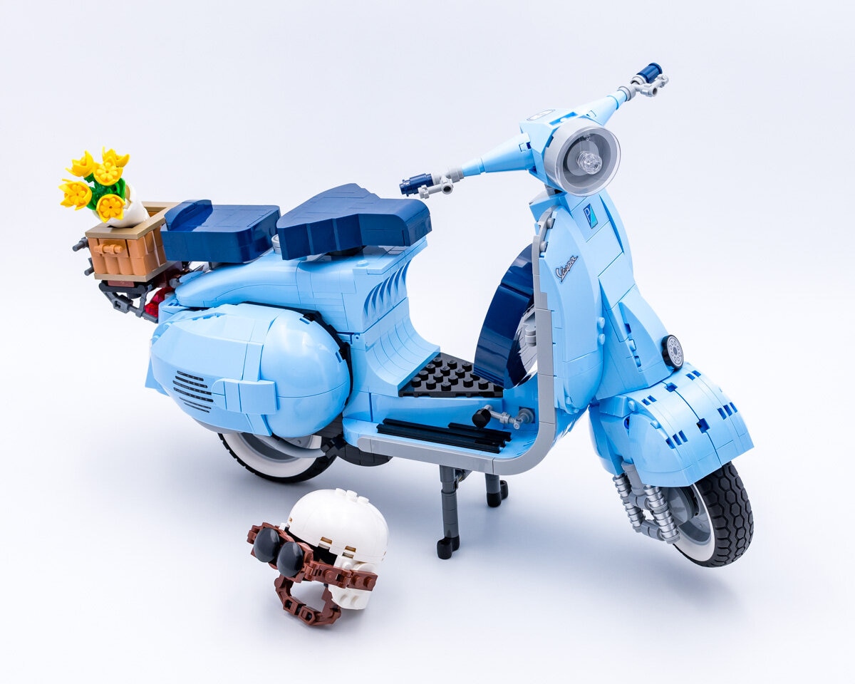 Review LEGO 10298 Vespa 125 : Silenzio, Bruno ! - HelloBricks