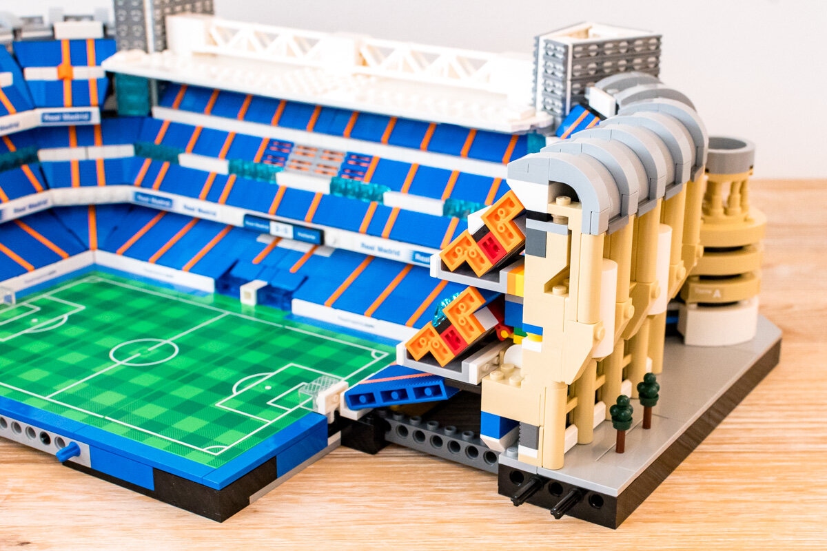 Review LEGO 10299 Real Madrid Santiago Bernabéu Stadium - HelloBricks